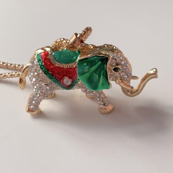 BETSEY JOHNSON BEAUTIFUL GOLD ALLOY AND RHINESTONES ELEPHANT  NECKLACE - Picture 2 of 4